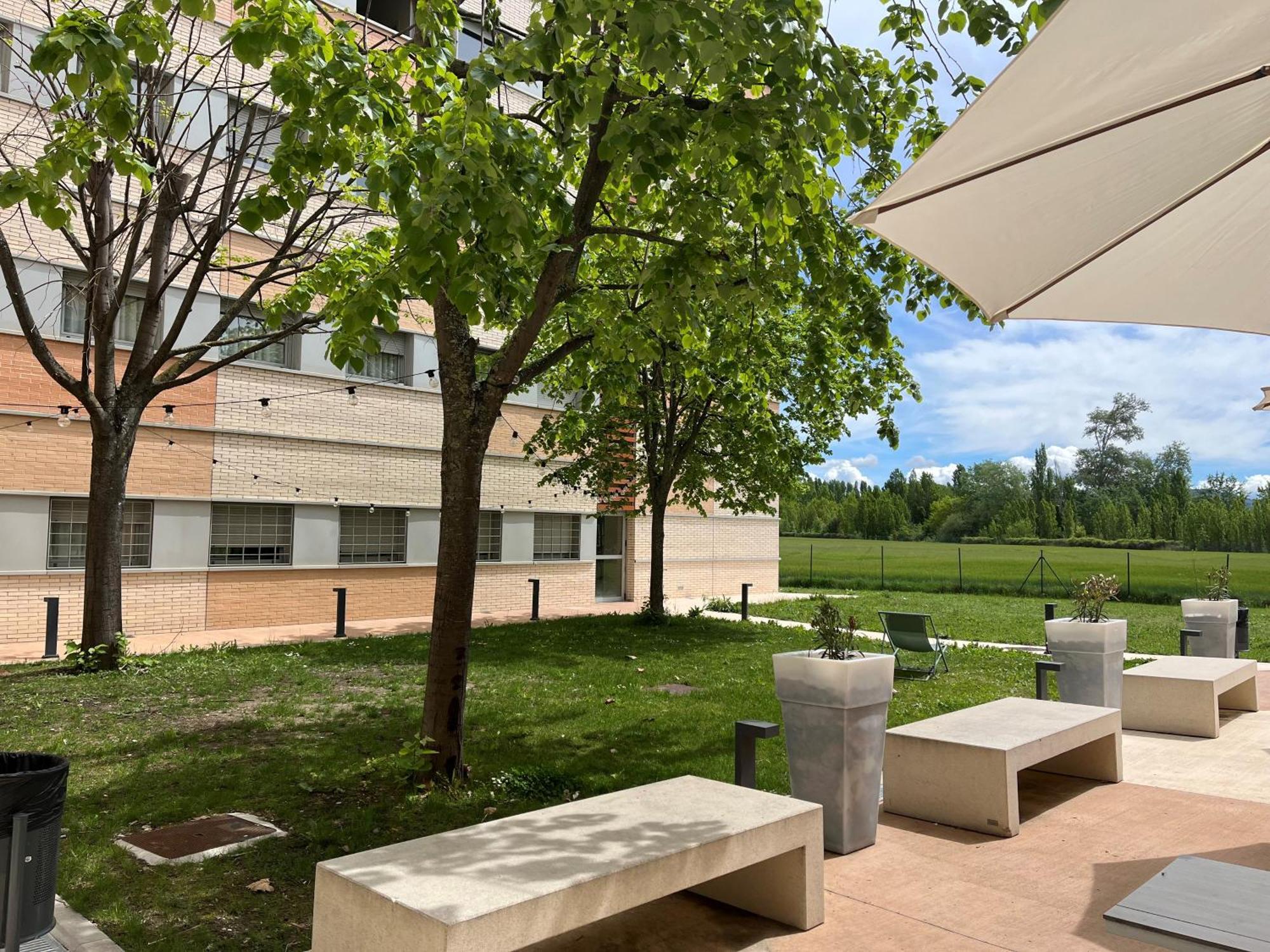 Residencia Universitaria Resa Los Abedules Пампона Екстериор снимка