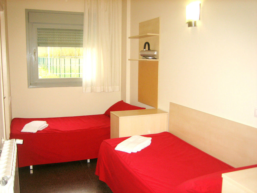 Residencia Universitaria Resa Los Abedules Пампона Екстериор снимка